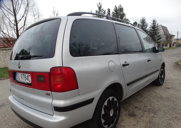 Volkswagen Sharan cena 10500 przebieg: 236000, rok produkcji 2003 z Urzędów małe 254